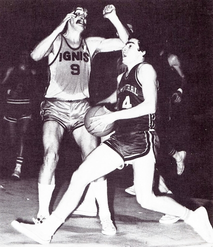 Giorgio Giomo in entrata contro Vittori nella stagione 1969/70